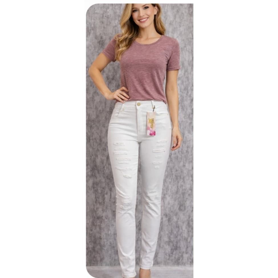 Calça feminina branca com elastano destroyed modelagem skinny justa no corpo cintura média fechamento com zíper e botão