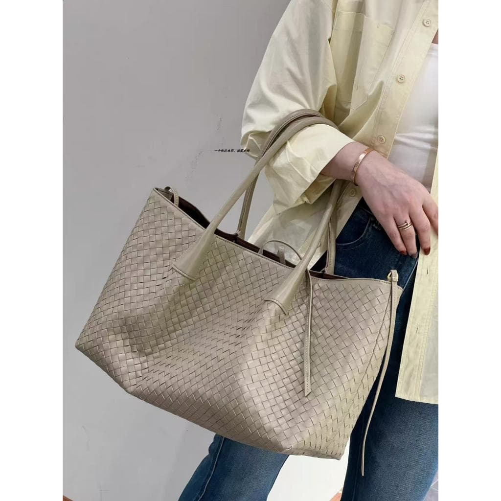 Bolsa Feminina Layton Vivian Modelo 79077, Elegante E Funcional, Com Design Trançado Nas Laterais