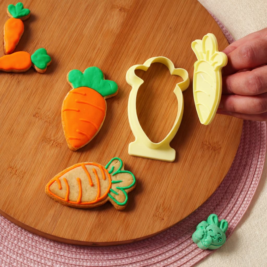 Cortador com Carimbo Cenoura 9cm – Kit 2 Peças BlueStar para Doces e Biscoitos