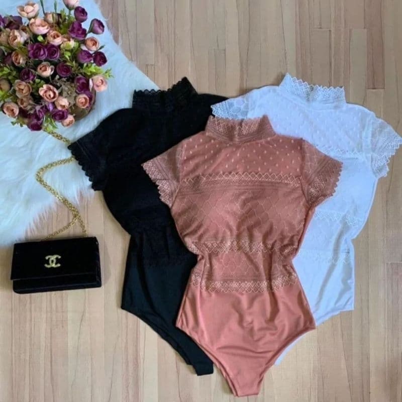 Body Blusa Feminina Gola Alta C/ Manga Curta e Bojo Bory  Feminino Rendado