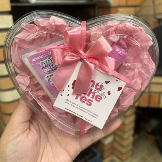 Lembrancinha dia da mulher autocuidado hidratante natura e sabonete facial avon corporativo empresa colaboradoras