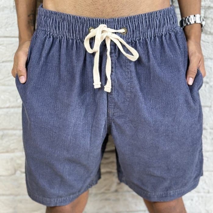 Bermuda short masculina veludo cotelê casual elástico na cintura e 2 bolsos frontais e bolso trazeiro embutido