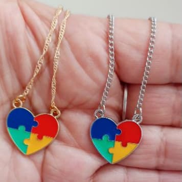 COLAR CORAÇÃO QUEBRA- CABEÇA SÍMBOLO  DO AUTISMO 💙💚❤️💛