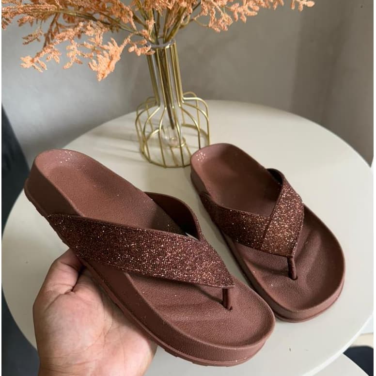Chinelo Brilho feminino  Todas as Estações 2026
