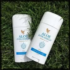 Kit com 2 Desodorante Natural Aloe Ever Shield Forever contra odores