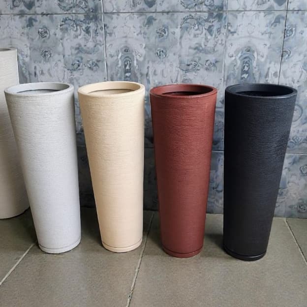 Vaso para Plantas Coluna Ibiza Escovada 59 cm com Prato Coletor – Polietileno Resistente | Jardim, Sala, Varanda