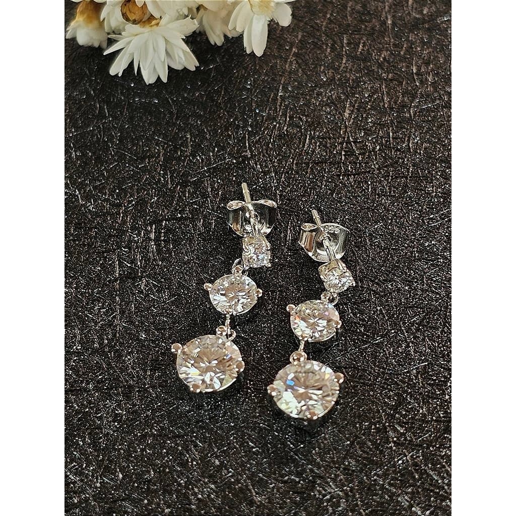 Brinco 3 pedras Moissanite prata 925 com banho de ródio