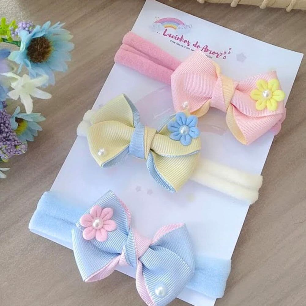Laço Bebê recem nascida /18meses com faixinha meia de seda aplique flor e pérola