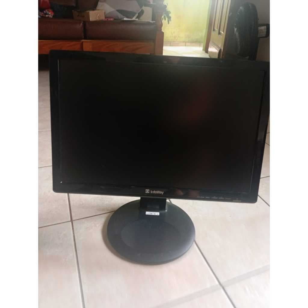 Monitor Lcd Infoway Itautec W1942p-pft black piano bivolt pequeno risco na tela