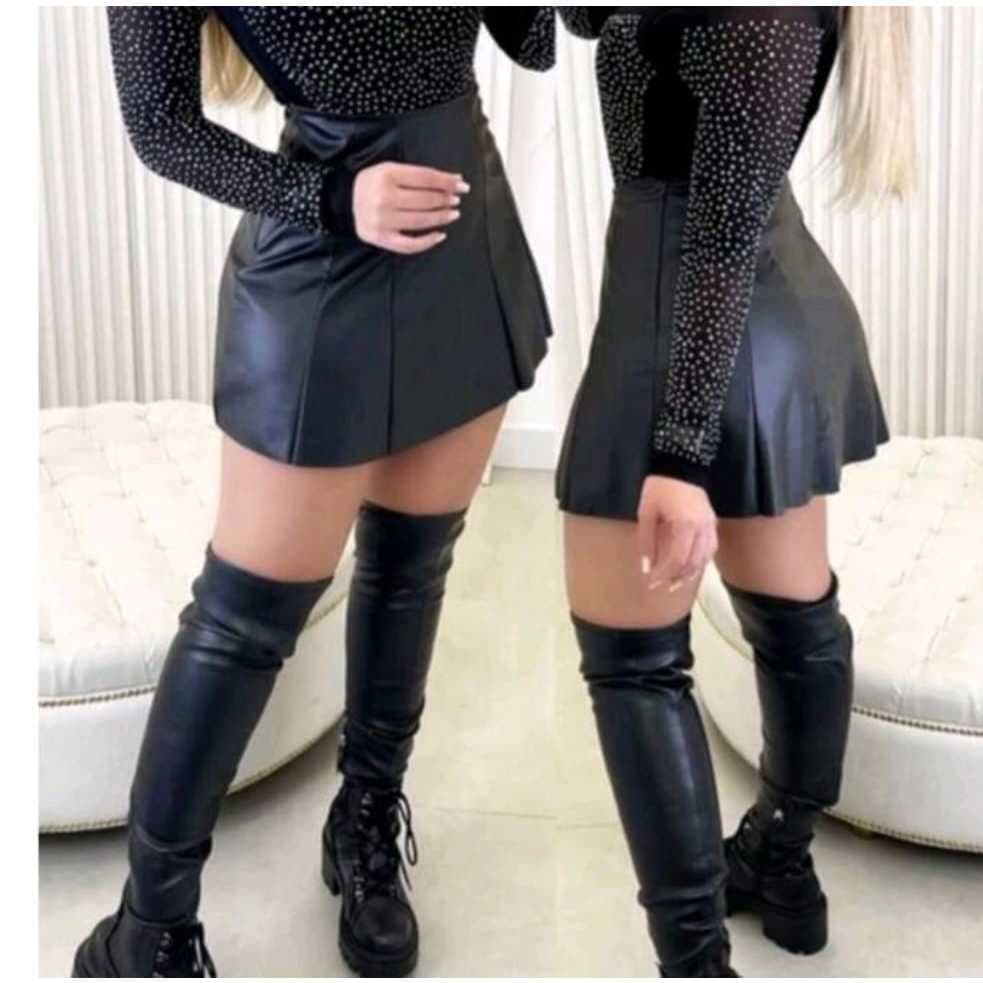 Saia Feminina Curta Courino Rodado Preto Com Zíper na  Lateral Moda Elegante