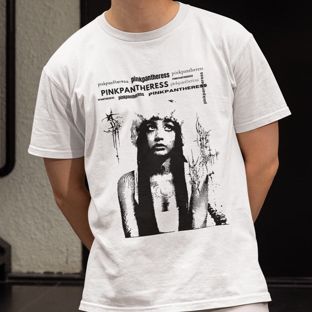 Camiseta Unissex Estampa Pinkpantheress Estilo Street Art Urbana Moderna T-shirt