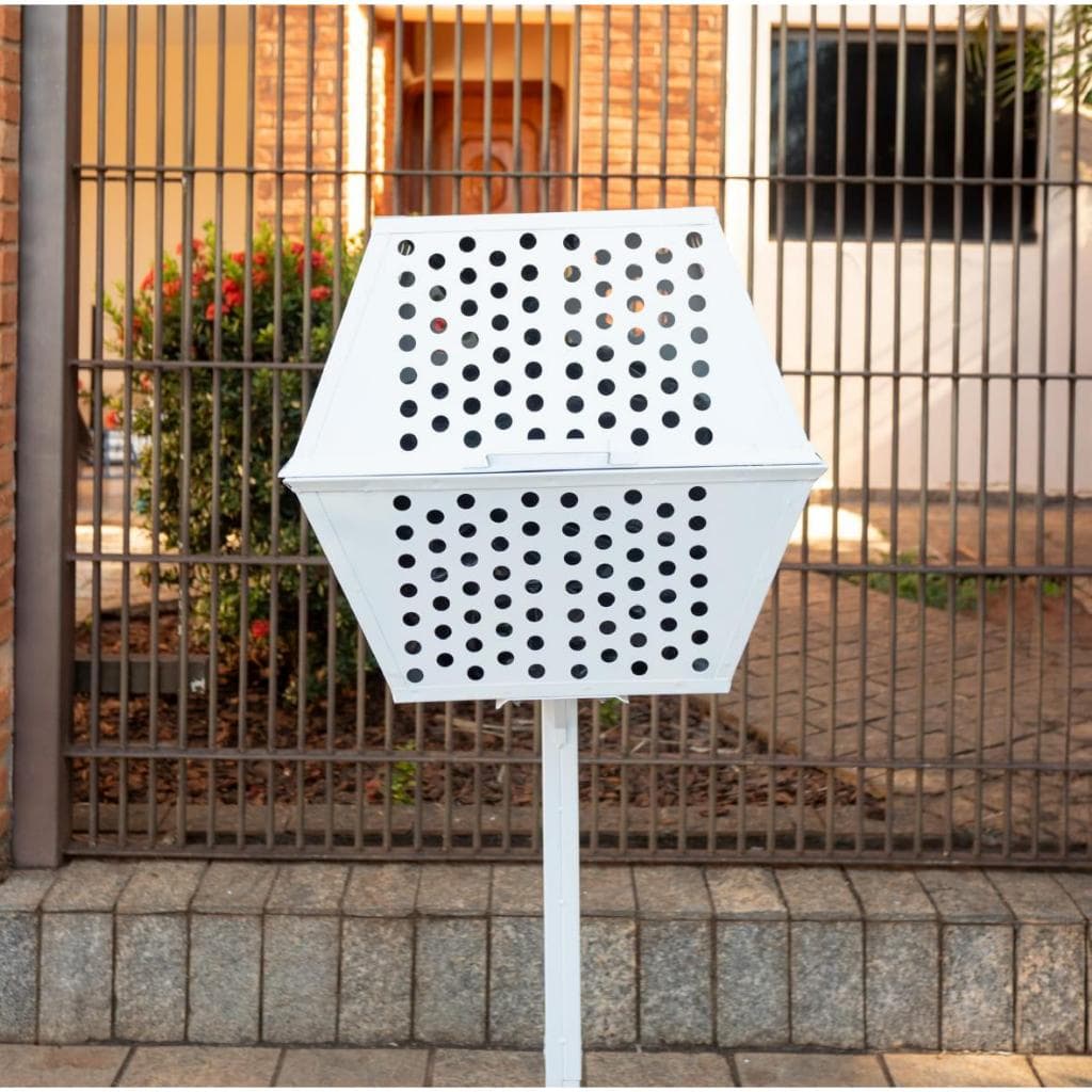 Lixeira de calçada de tela com tampa durável para rua