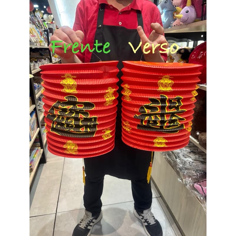 Enfeite Para Pendurar Formato Oval Sanfonado em Papel Vermelho