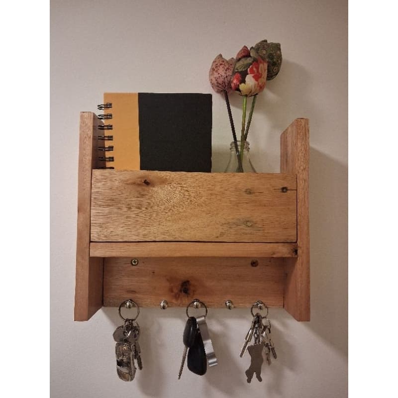 Porta Chaves com Nicho Artesanal em Madeira Rústica Organizador Decorativo para Entrada da Casa