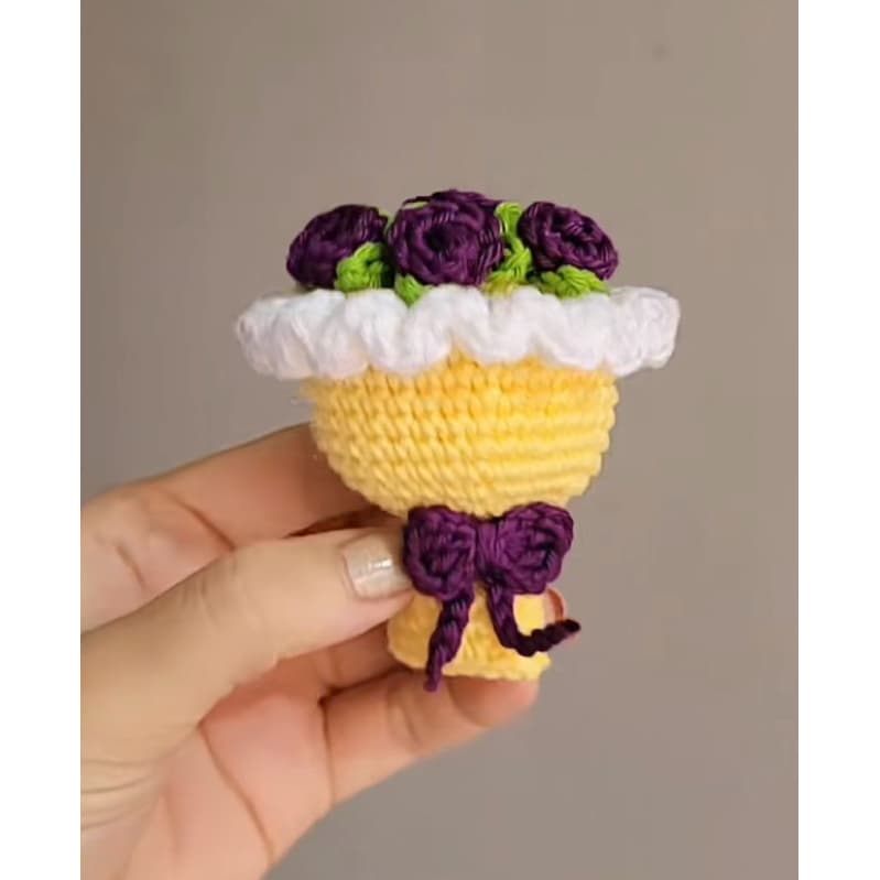 Chaveiro buquê de flores Amigurumi crochê