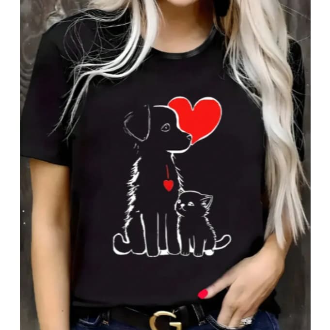 Camiseta Unissex Estampa Cachorro e Gato com Coração Estilo Fofo Casual Moderna T-shirt