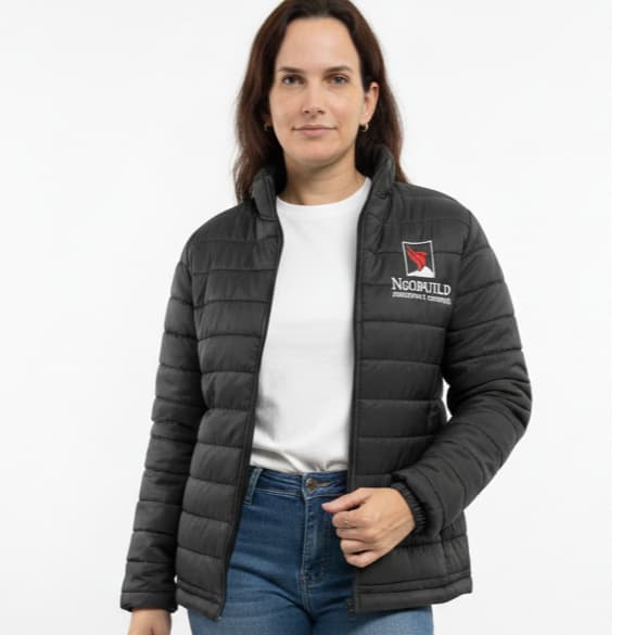 JAQUETA UNIFORME FEMININA PERSONALIZADA EM NYLON PEDIDO MINIMO 4 UND REPELE AGUA DYANJO carpachos