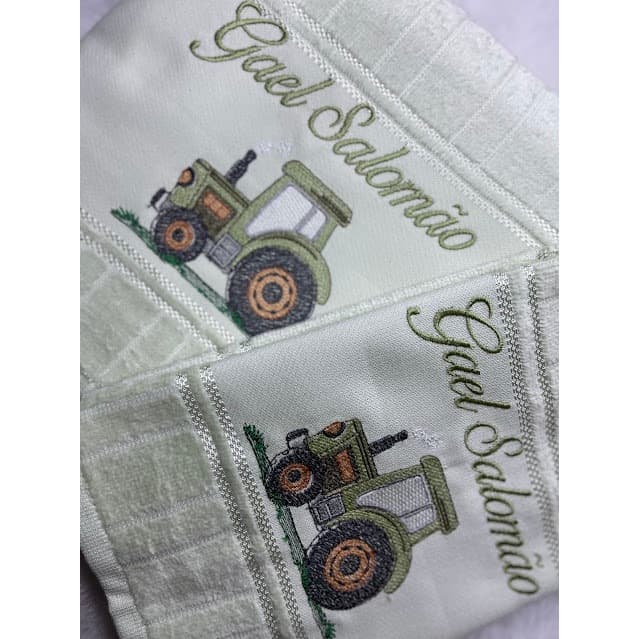 Kit com 1 Toalha de banho e 1 Toalha de Boca Bordada com Nome  | Presente Bebê Chá de Fralda Maternidade