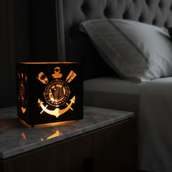 Luminária Abajur De Mesa Corint Led Madeira MDF - Presente Criativo Fiel Torcedor Decoração Quarto Sala Personalizado