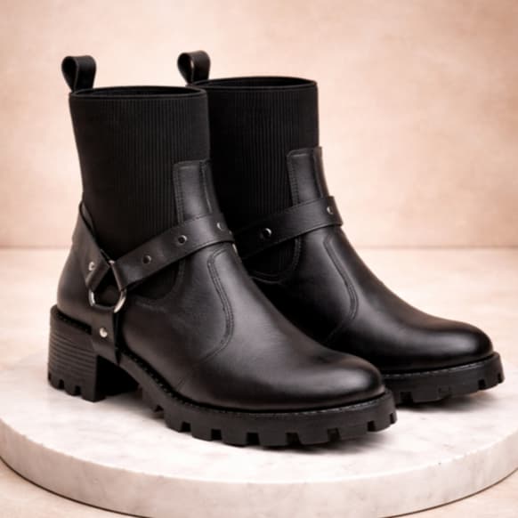 Bota Feminina Tratorada Couro Legítimo com Fivela Ajustável