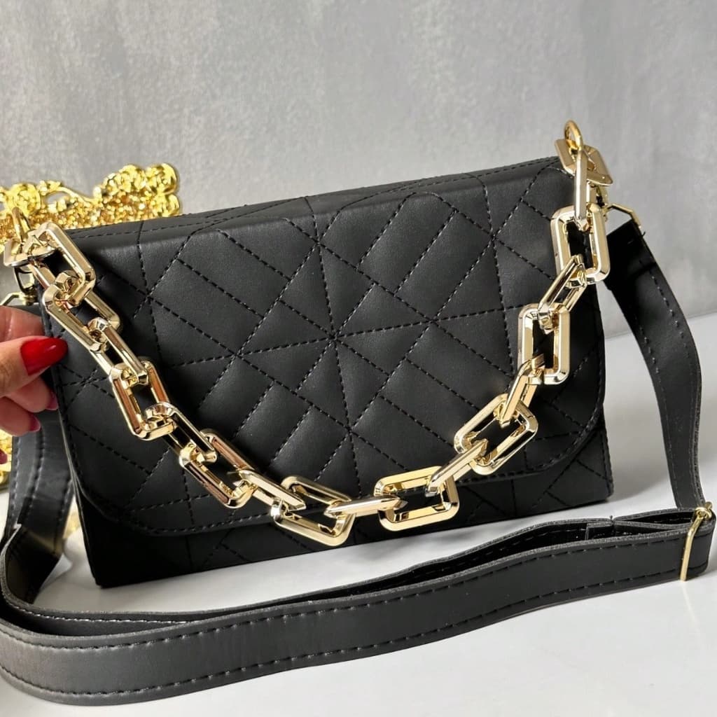 Bolsa Feminina Preta Tiracolo Pequena Com Alça de Corrente