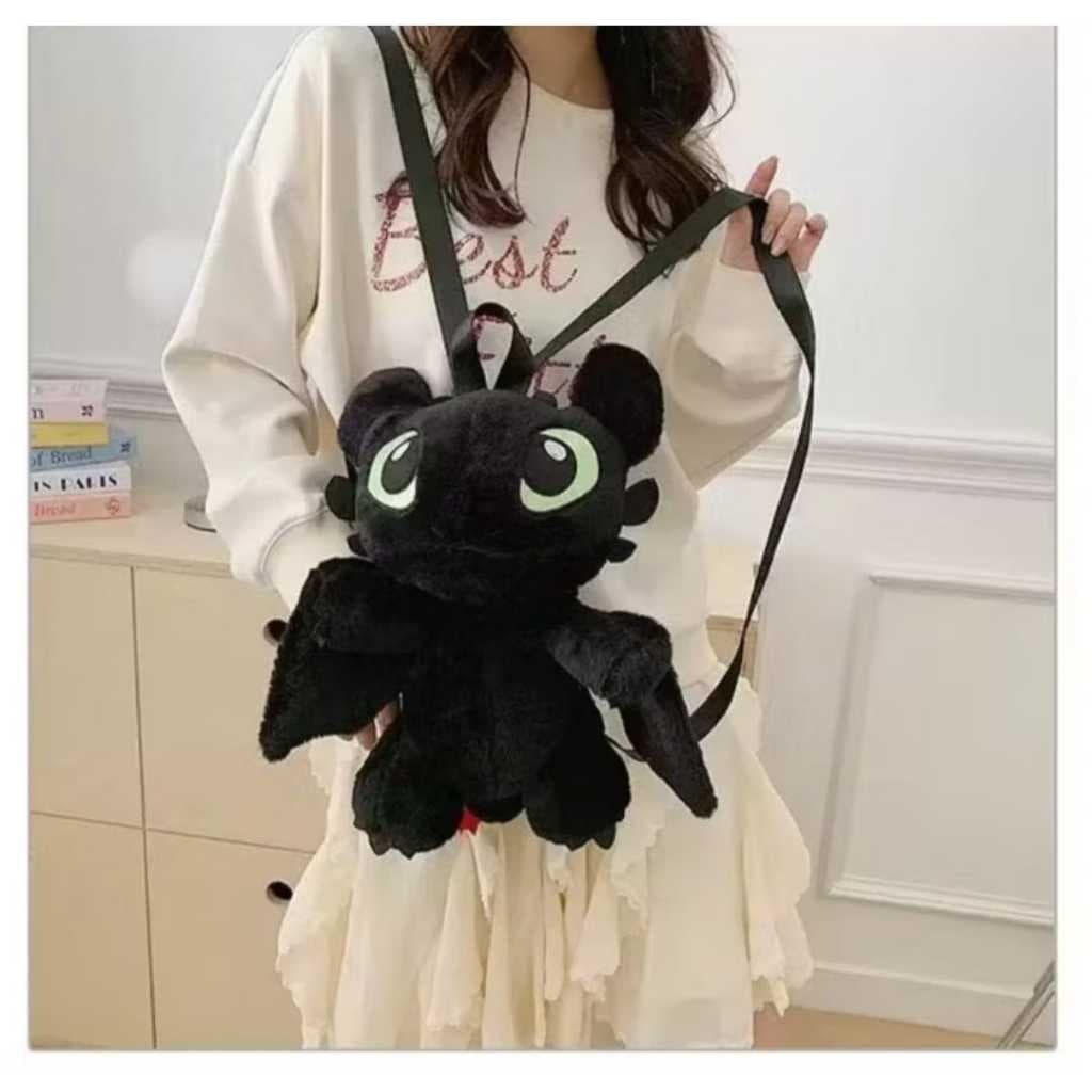 Mochila de pelúcia Infantil Dragão Pikachu Pelúcia Unissex 3D Fofinha Costas Presente Menino Menina