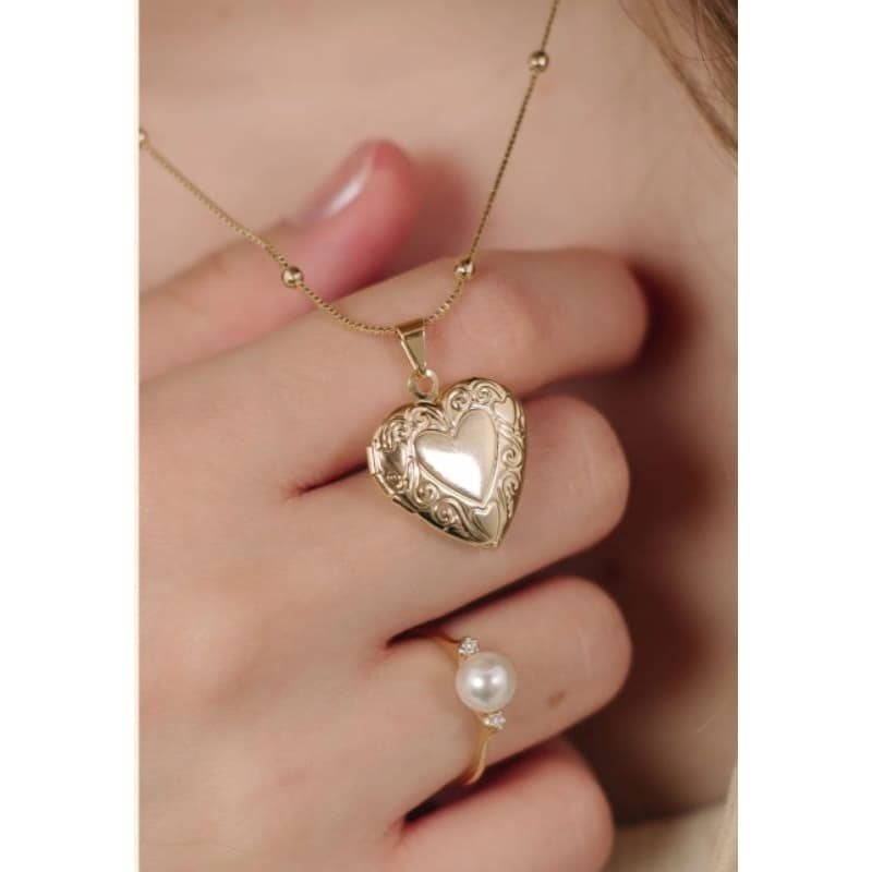 Colar Relicário Cheio de Amor - Poeticamente Banhado a Ouro + Verniz Extra Promo dia dos Namorados + Embalagem Presente