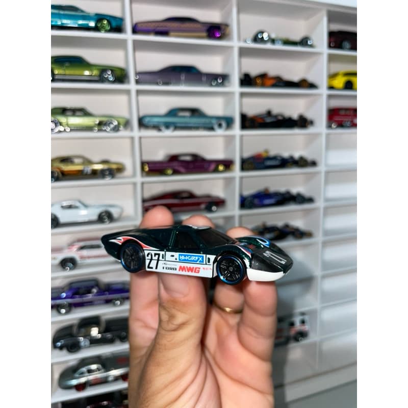 Carrinho Miniatura Ford GT40 Hot Wheels - Loose (Lendário devorador de Ferraris)