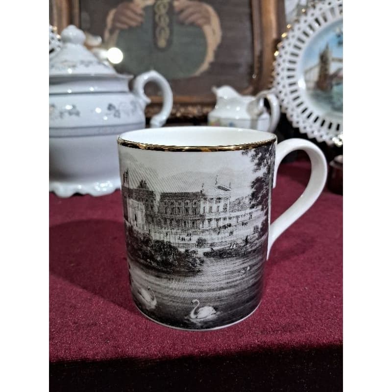 Caneca de coleção inglesa/ Palácio de Buckingham