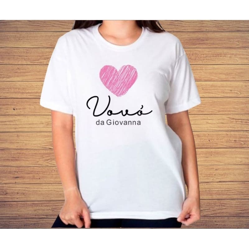 Camisa Personalizada com Coração Rosa e Nome para Vovó