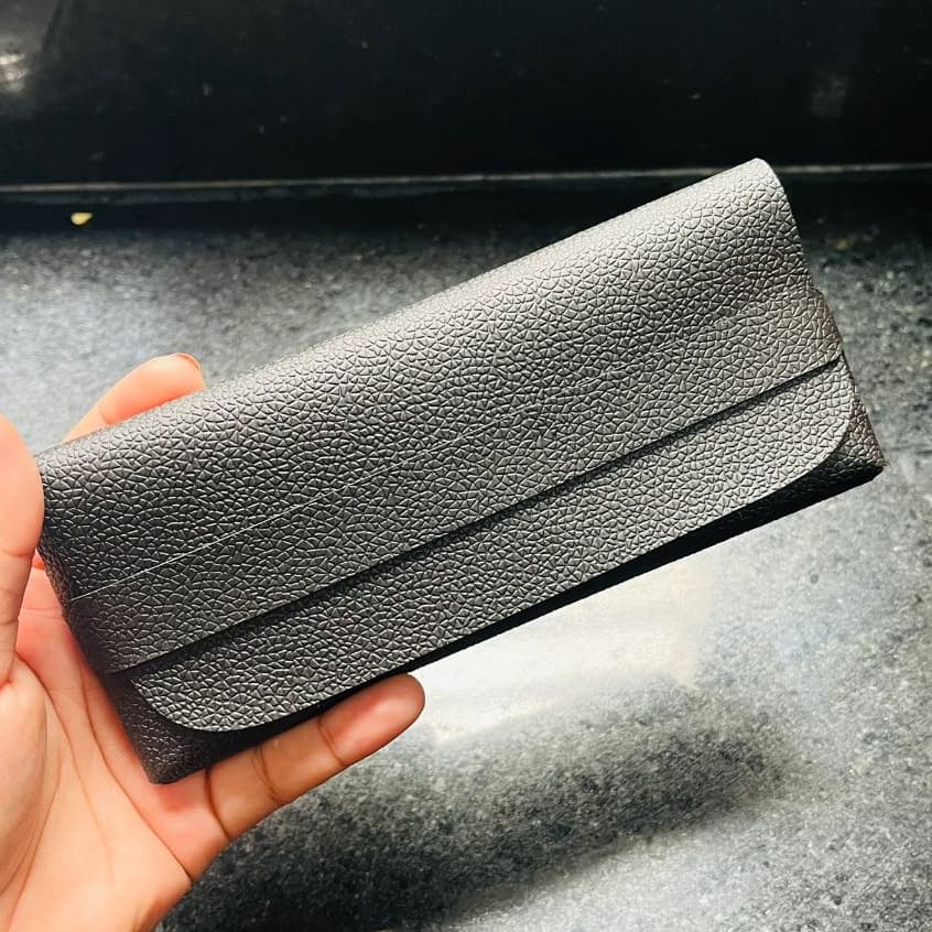 Porta Óculos de Sol Estojo em Couro Sintético Preto case Resistente Premium Luxo