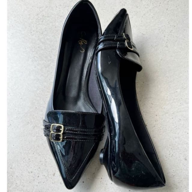 Scarpin Preto Verniz c/ Fivela Dupla - Salto Mini 1,5cm /Salto baixo/Linha luxo /Salto bb confortável/Social