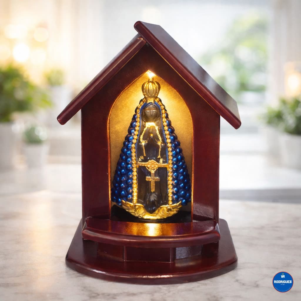 Capela de Madeira  com  luz e Imagem Nossa Senhora Aparecida de Pérola e Strass