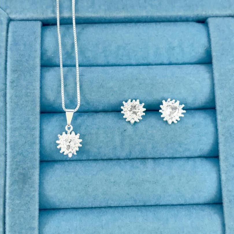 Conjunto Colar e Brinco Coração Cristal - Banhado a Prata - Ideal para Festa Formatura Casamento Brilhoso