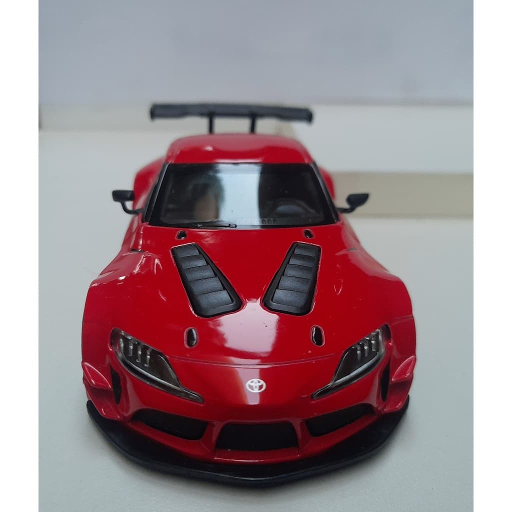Miniatura Toyota GR Supra Racing Concept Vermelha Kinsmart 1:36 Metal e Fricção.