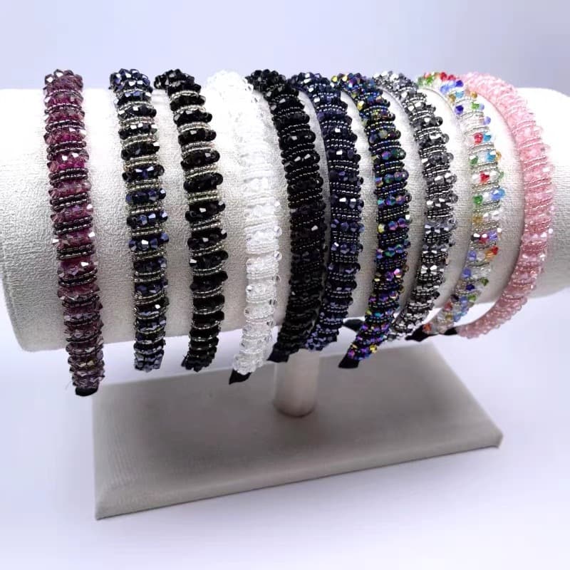 KIT/2 Pecas Tiara De Cristal Moda E Miçangas De Cabelos Coloridos A cor e o estilo são aleatórios.