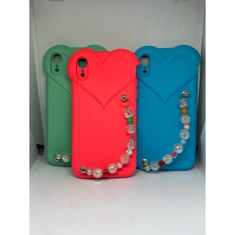 Capinha iPhone XR Silicone Antichoque Coração com Alça Charmosa