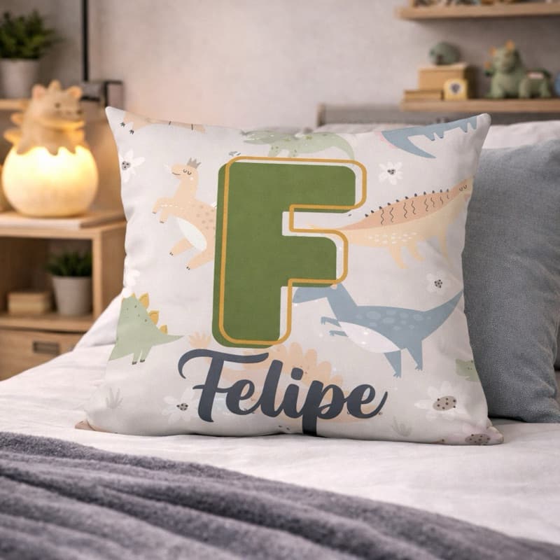 CAPA DE ALMOFADA PERSONALIZADA COM NOME INFANTIL, DINOSSAURO, INICIAL DO NOME, QUARTO DO MENINO