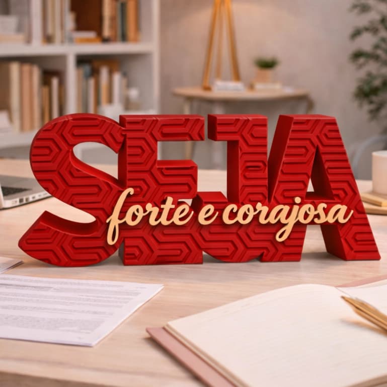 Placa Decorativa Seja Forte e Corajosa Vermelho e Nude | Presente Inspirador Cristão Decoração Fé Jesus Elegante Moderno