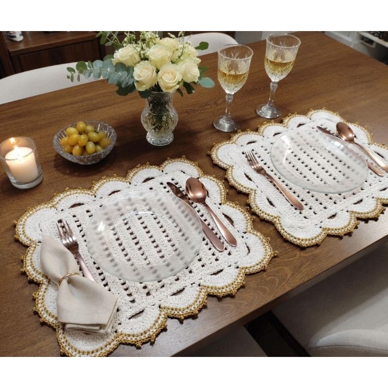 Jogo Americano de crochê, 4 lugares, cru com dourado, Mesa posta Elegante  45x37cm