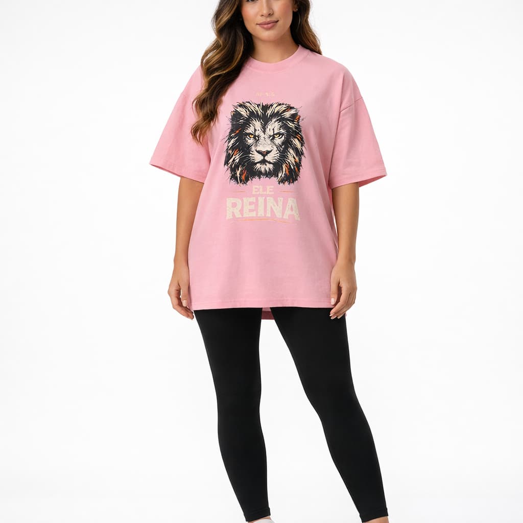 Camiseta Feminina Oversized  Estampada Leão da Tribo de Judá Ele Reina Premium Academia Confortável