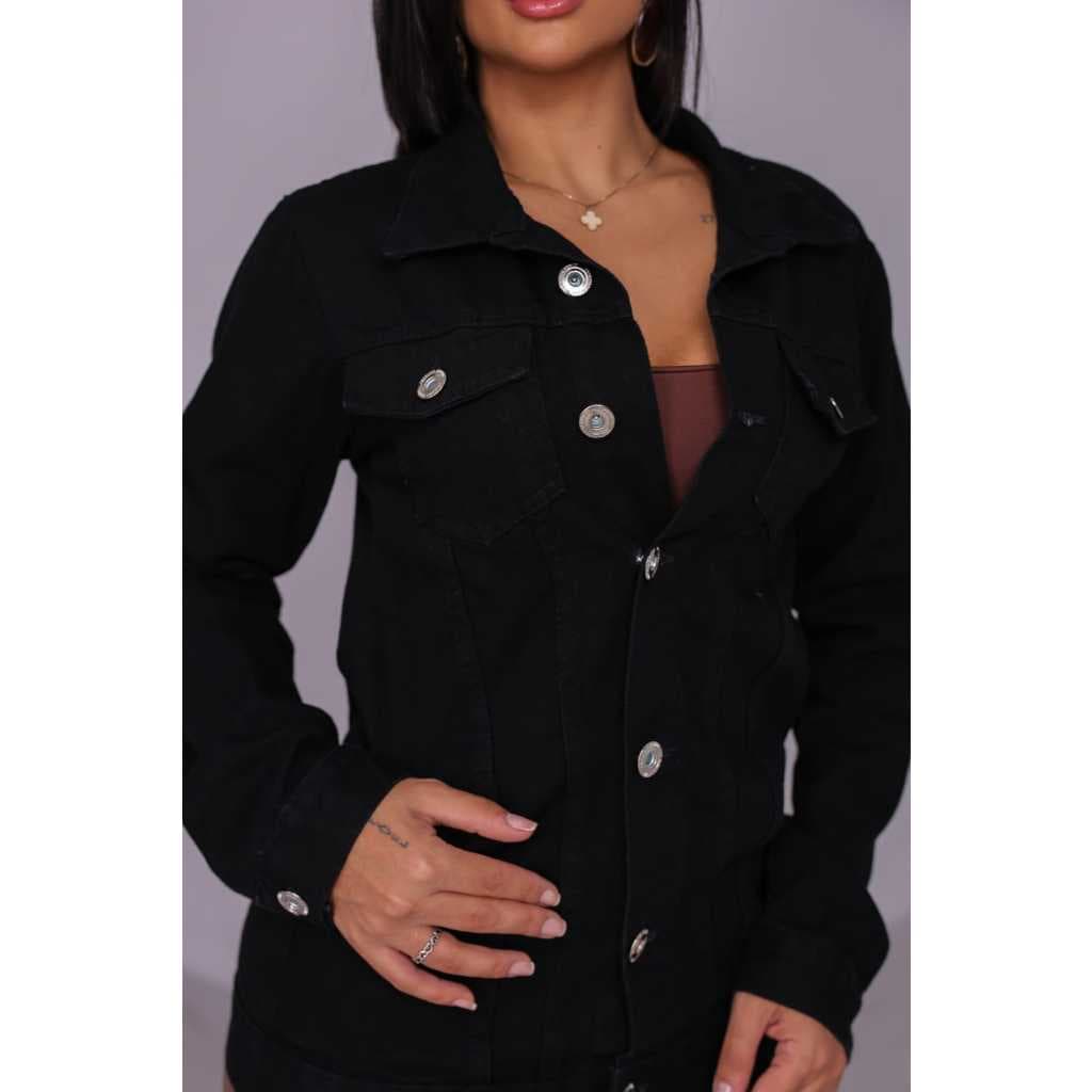 Jaqueta Max Feminina Preta com Botões Prata – Perfeita para Looks Elegantes