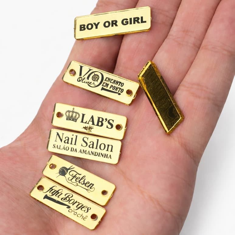 KIT COM 70 Plaquinha Etiqueta Acrílico Espelhado Dourado PERSONALIZADO Crochê Nail Aplique