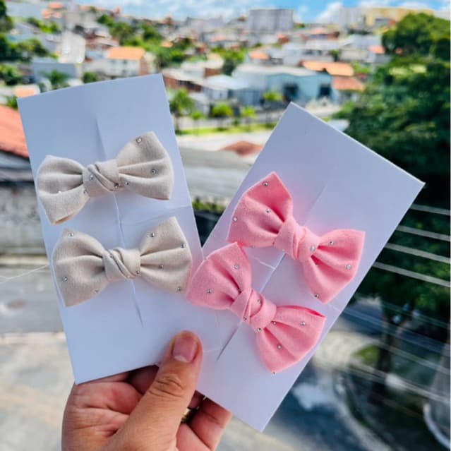 2 Par de Laços Infantil Luxo com Strass | Laço Delicado em Tecido – Acessório para Bebê e Menina