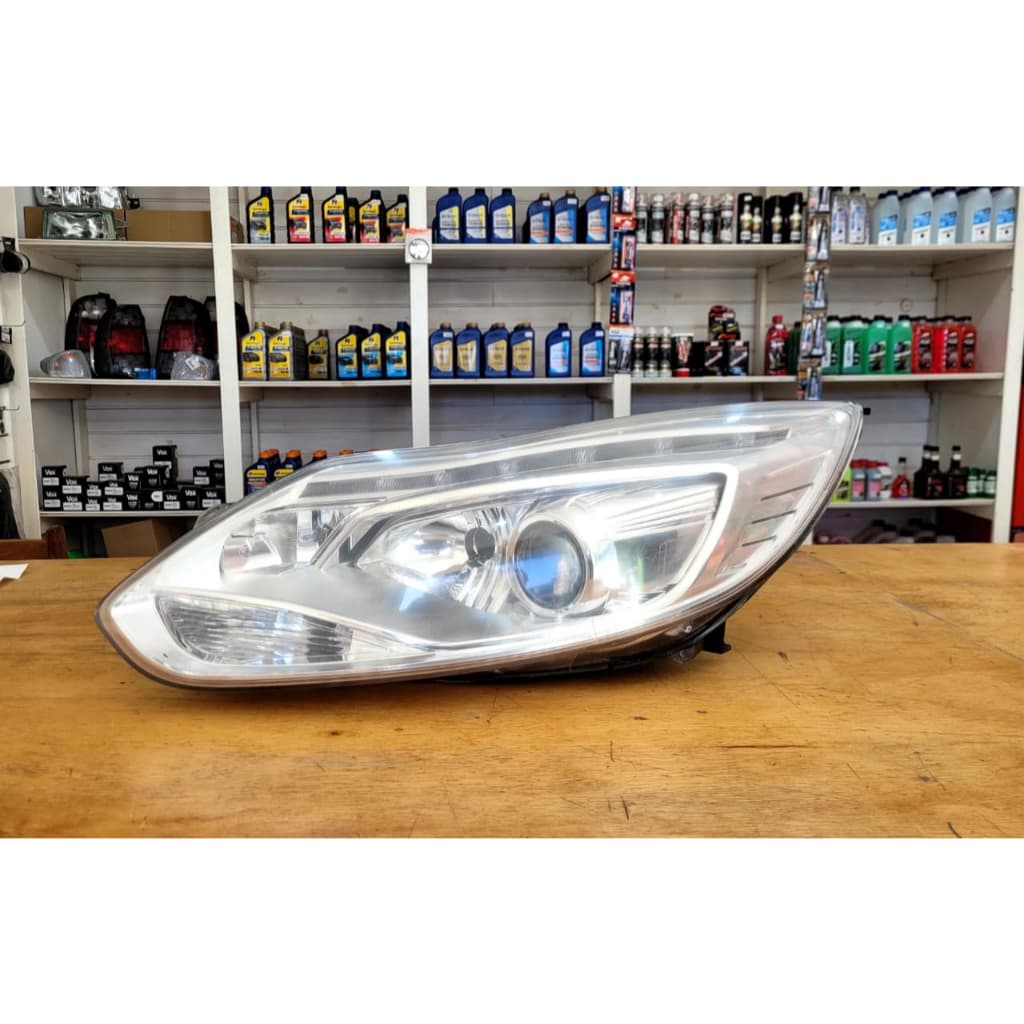 Farol Esquerdo Ford Focus 2011/2016 com Xenon e Led original(sem reator)