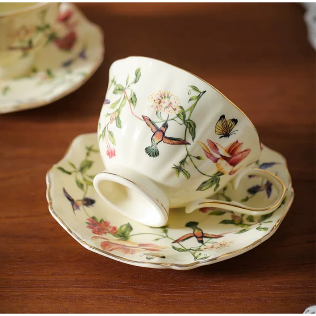 Xícara de Chá Café com Pires Floral Vintage Porcelana Elegante com Pássaros Beja Flor 250ml Decor Mesa Posta