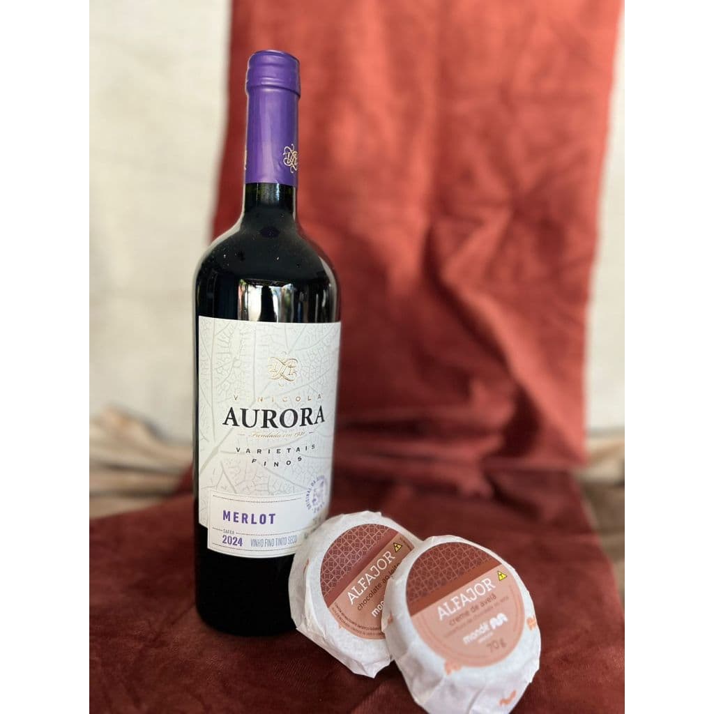 Kit Romantico Casal - Vinho Aurora Merlot + Alfajores Chocolate Mondê Serra Gaúcha
