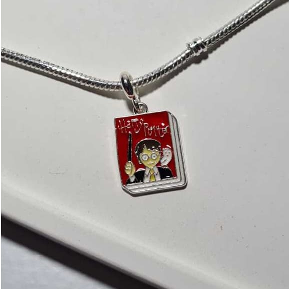 Berloque Livro de Magia Banho de Prata 925 | Charm Inspirado em Fantasia