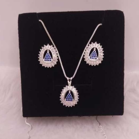 Conjunto Colar E Brinco Nossa Senhora Aparecida Gota Com Zircônias Banhado a Prata e Ouro