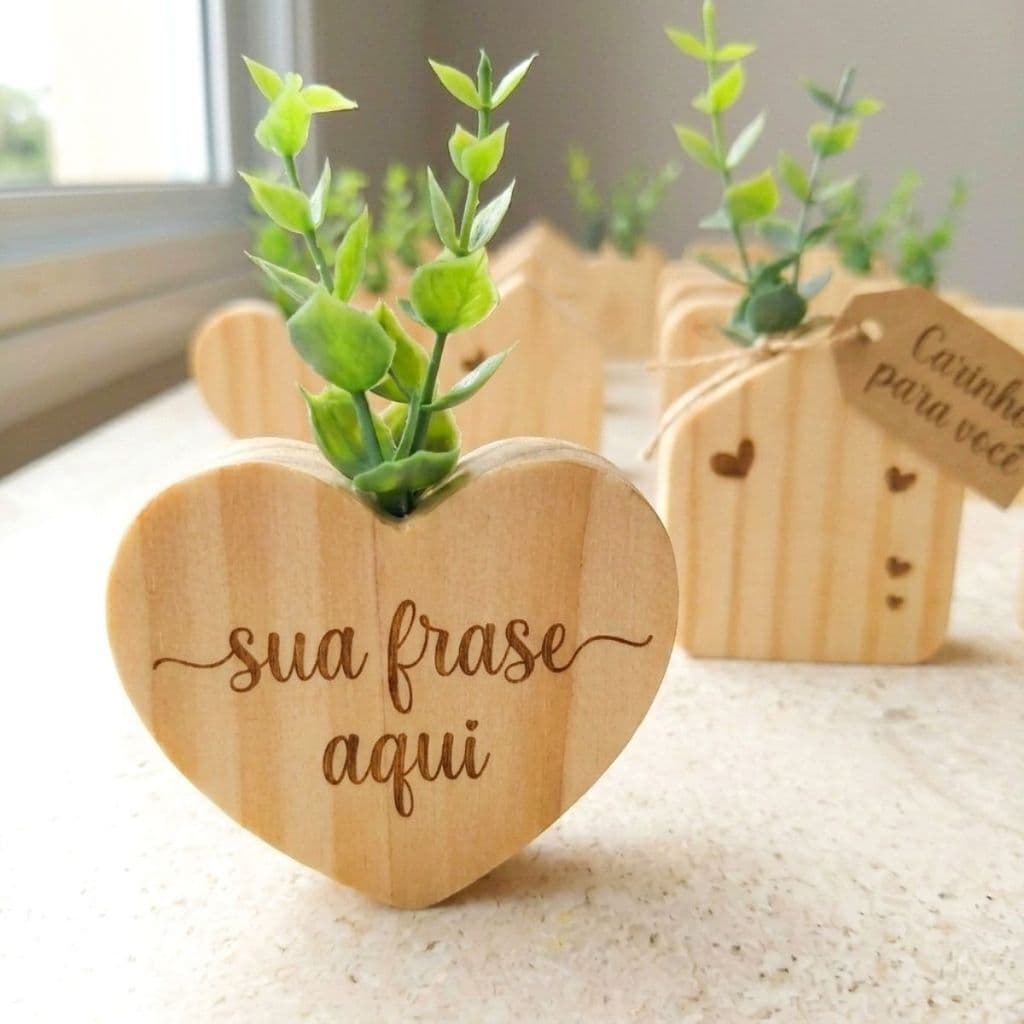 Lembrancinha Personalizada Imã de Geladeira em Madeira Casamento Batizado Chá de Cozinha Aniversário